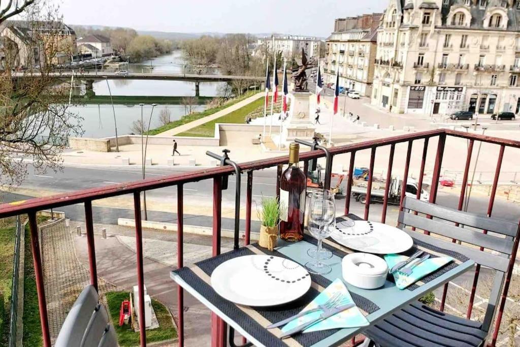 T1 Cocooning A L'Hotel De Ville Charleville-Mezieres Exterior foto